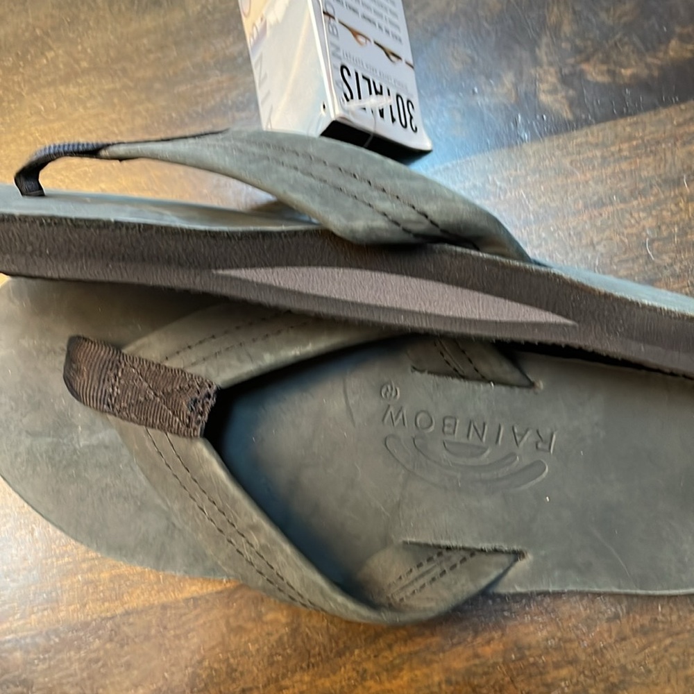 Rainbow wide strap leather flip flops-color is black - Picture 3 of 6